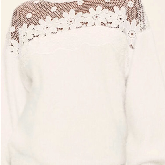 Forever 21 Sweaters - Forever 21 Fuzzy Flower Sweater